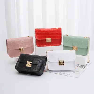 Women Simple Style Solid Color Crocodile Pattern Metal Chain Crossbody Bag