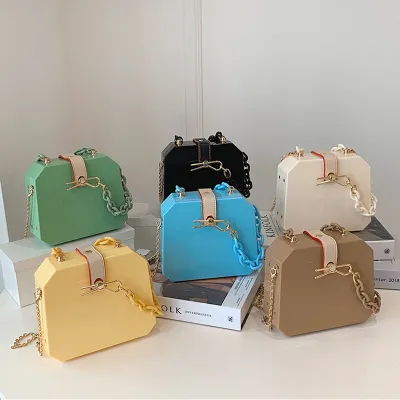 Women Fashion Square Chain Crossbody Bag
