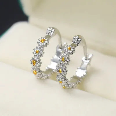 Women Fashion Daisy Shaped Design Earrings