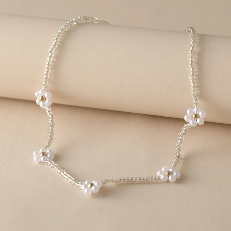 Cute Pearl Flower Decoration Beaded Design Choker Necklace