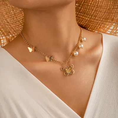 Temperament Butterfly Pearl Decoration Hollow Design Alloy Necklace