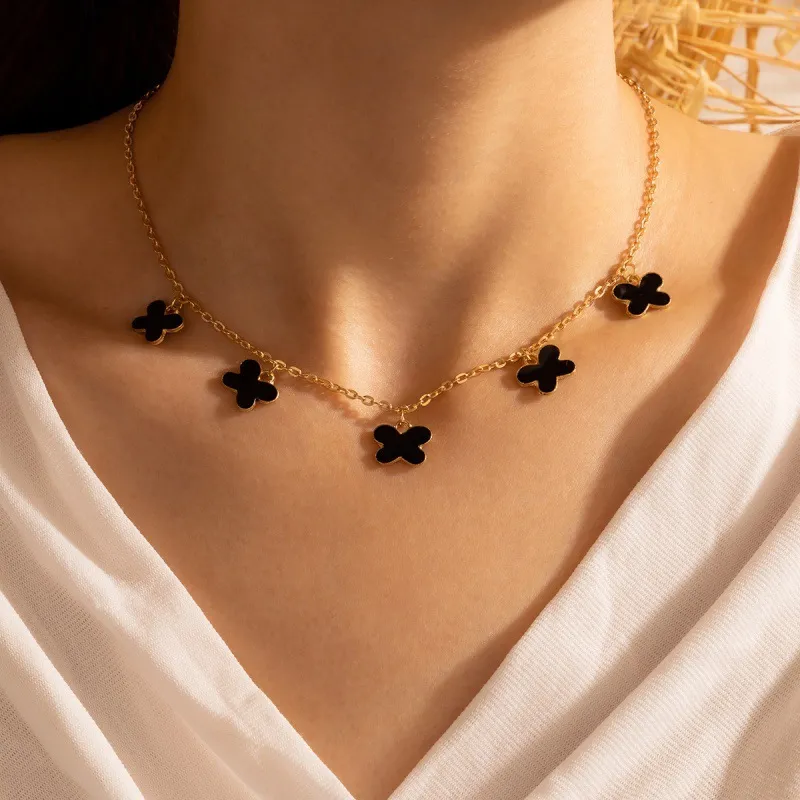 Simple Flower Pendant Design Alloy Choker Necklace