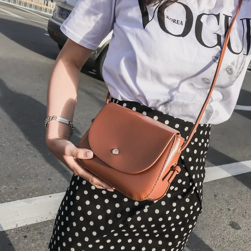 Women Vintage Clamshell Design Solid Color Crossbody Bag