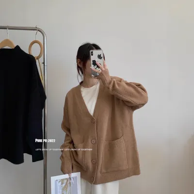 Fenafu Autumn And Winter V-Neck Knitted Cardigan Women'S Outer Wear Lazy Style Design Sense Solid Color Loose Soft Waxy Sweater