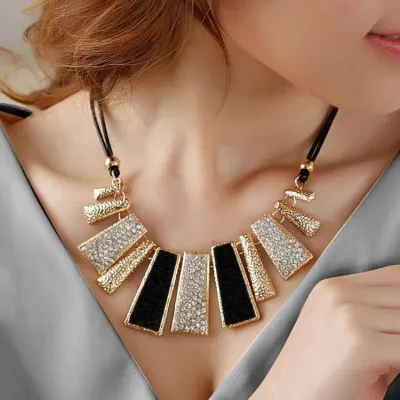 Exaggeration Geometric Pattern Pendant Statement Necklace