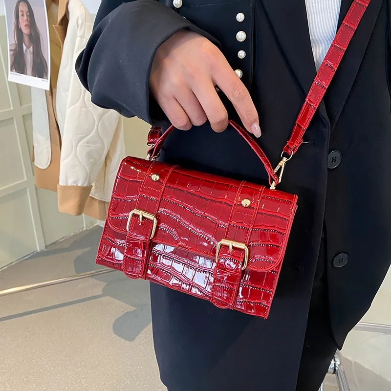 Women Vintage Buckle Design Solid Color Crocodile Pattern Large Capacity Shoulder Handle Bag