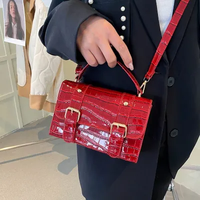 Women Vintage Buckle Design Solid Color Crocodile Pattern Large Capacity Shoulder Handle Bag