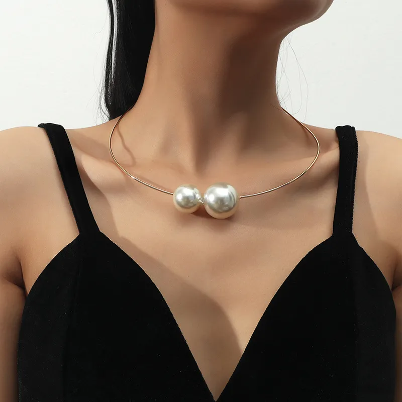 Exaggerated Pearl Decor Alloy Choker Necklace