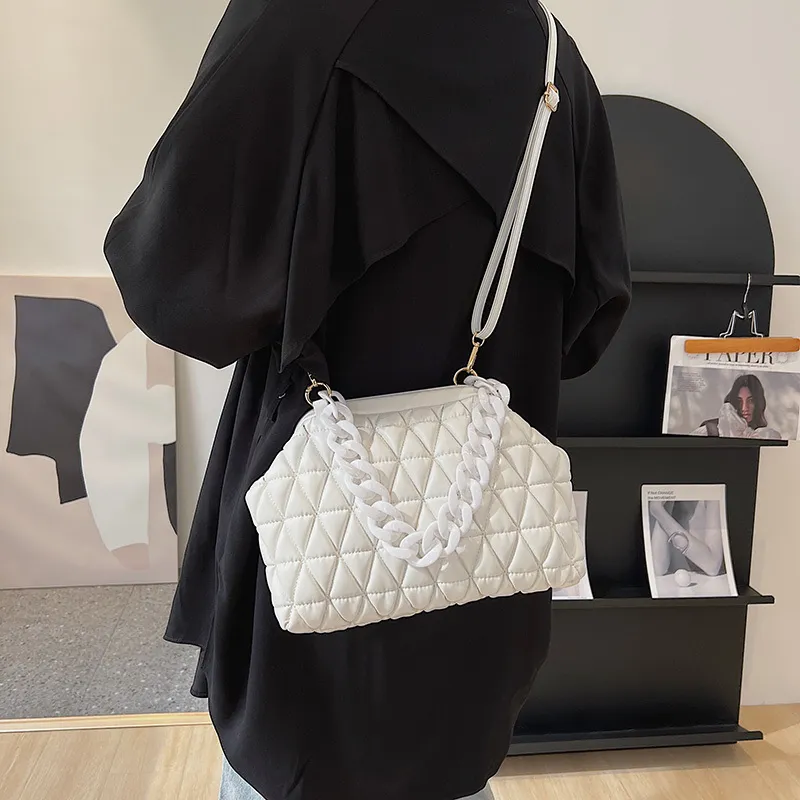 Women Fashion Thick Chain Decoration Rhombus Stitching Design Solid Color PU Crossbody Bag