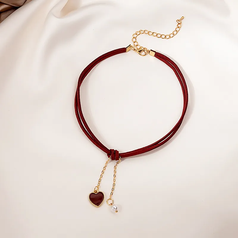Women Fashion Sweet Red Heart Alloy Velvet Short Clavicle Chain