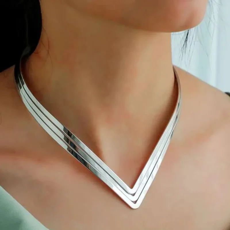 Women Fashion Exaggerated Metal Geometric Triangle Collar