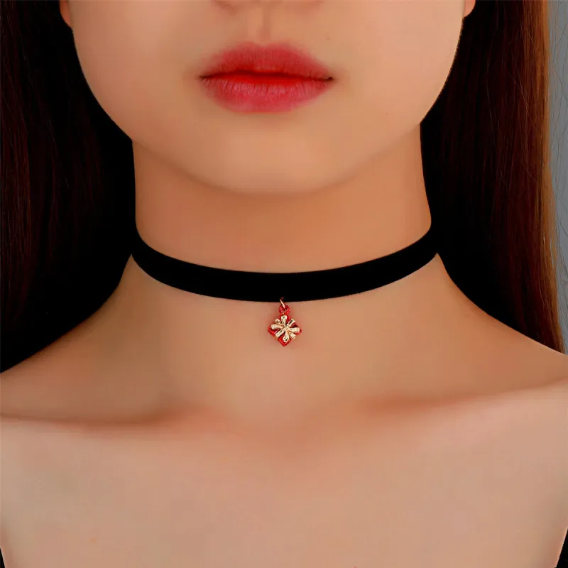 Women Fashion Simple Christmas Faux Velvet Short Necklace